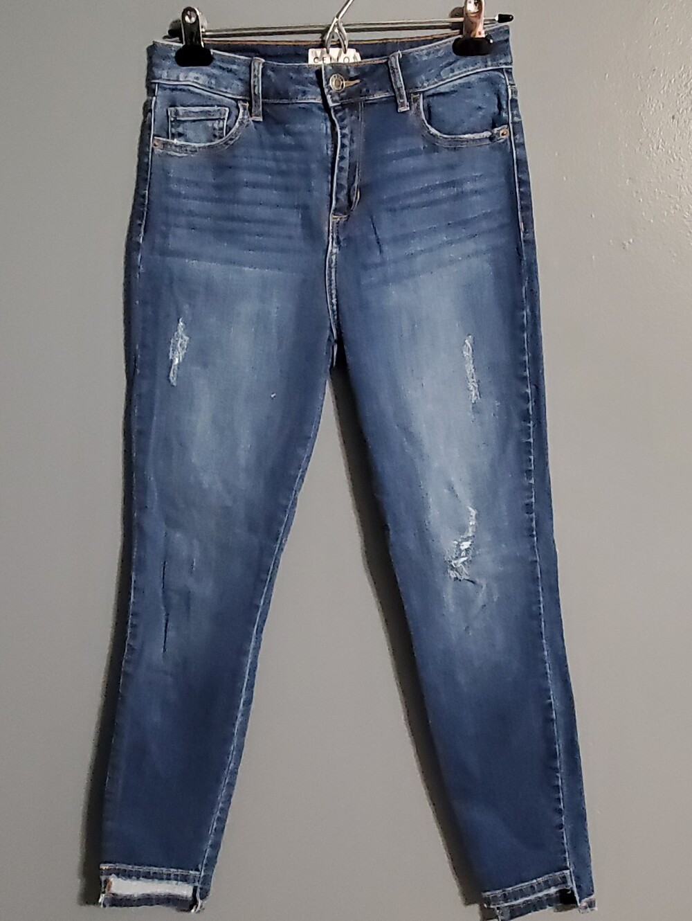 Cello Women’s Skinny High Rise Distressed Cropped Blue Jeans Size 5